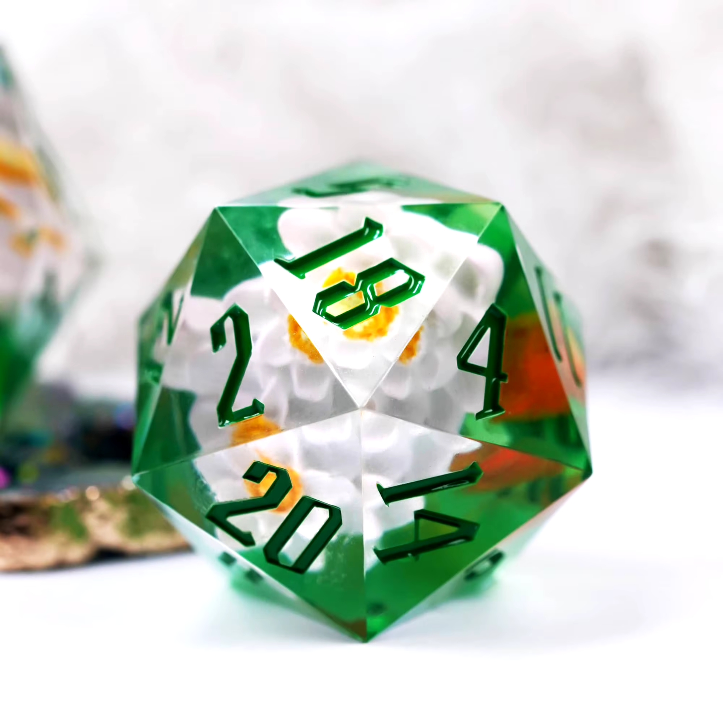 Cusdie Resin Sharp Edge D20 Dice with Metal Case